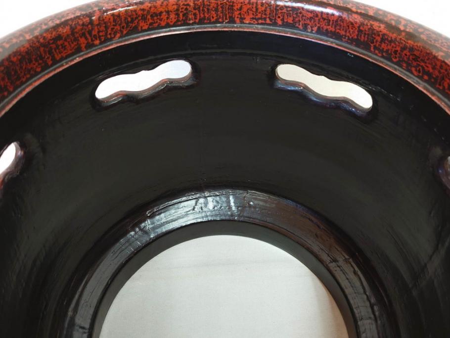 明治期　時代物　上手物　彫刻　鎌倉彫り　菊文　深みのある漆が上品な火鉢(漆器、木製、丸火鉢、手あぶり)(R-078824)　