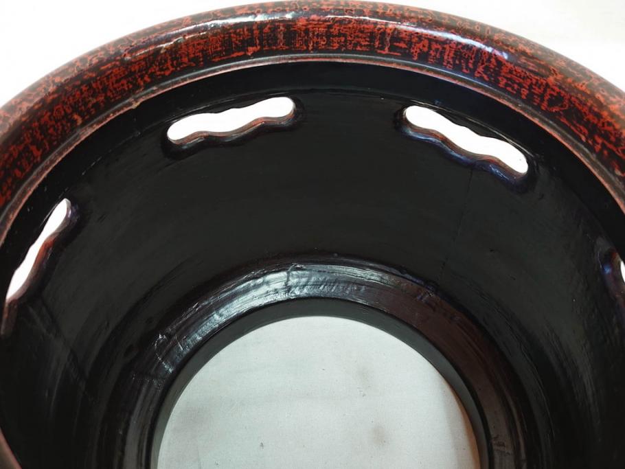 明治期　時代物　上手物　彫刻　鎌倉彫り　菊文　深みのある漆が上品な火鉢(漆器、木製、丸火鉢、手あぶり)(R-078824)　
