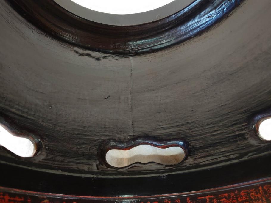 明治期　時代物　上手物　彫刻　鎌倉彫り　菊文　深みのある漆が上品な火鉢(漆器、木製、丸火鉢、手あぶり)(R-078824)　