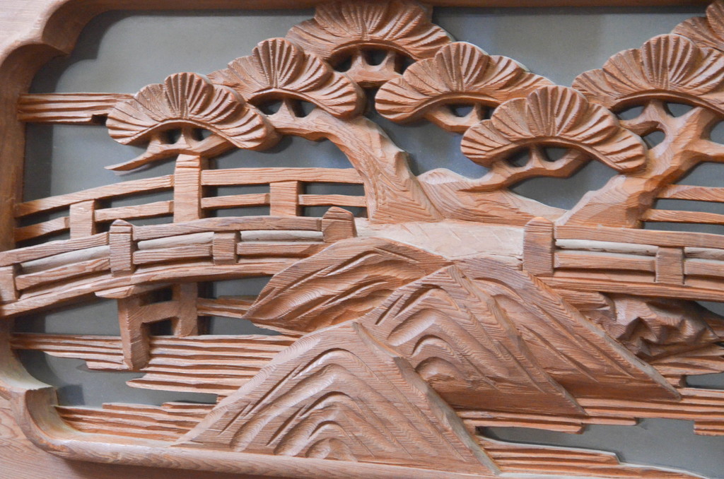 アンティーク建具　井波彫刻　光信作　松の木と風情ある風景の彫刻が美しい両面彫刻欄間2枚セット(明かり取り、明り取り)(R-071695)