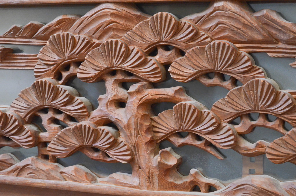 アンティーク建具　井波彫刻　光信作　松の木と風情ある風景の彫刻が美しい両面彫刻欄間2枚セット(明かり取り、明り取り)(R-071695)