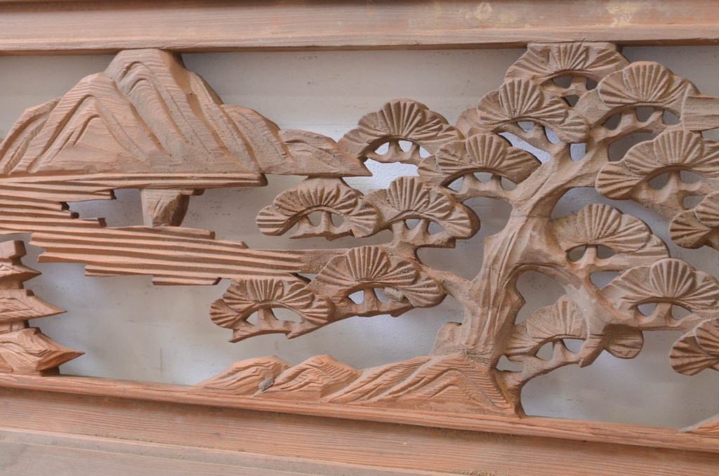アンティーク建具　松の木と風景の彫刻が風情を感じる両面彫刻欄間2枚セット(明かり取り、明り取り)(R-071696)