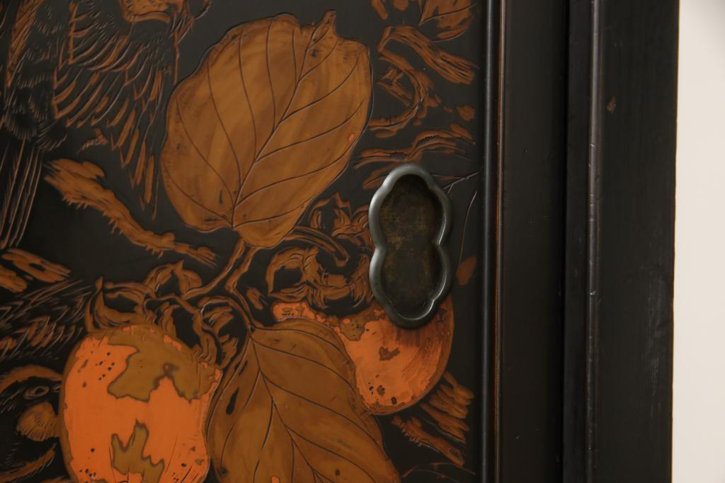 大正時代アンティーク　立派な蒔絵入り　味のある佇まいが魅力的な飾り棚(茶棚、茶箪笥、戸棚)(R-054392)