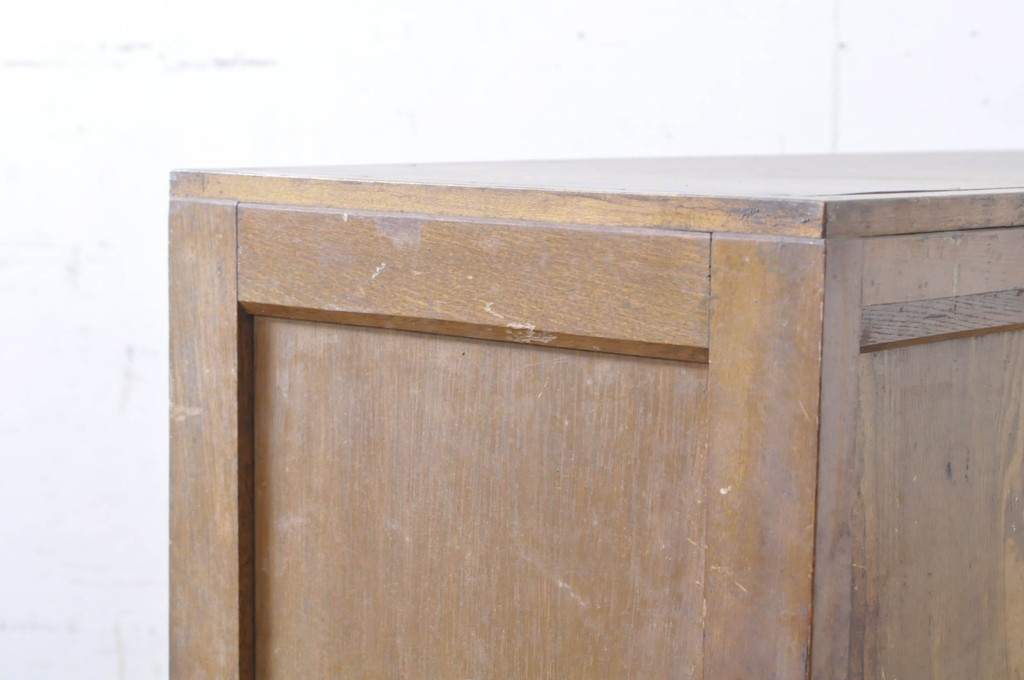 和製アンティーク　レトロデザイン　昔懐かしい雰囲気の作業台付き食器棚(戸棚、収納棚、引き出し)(R-071178)