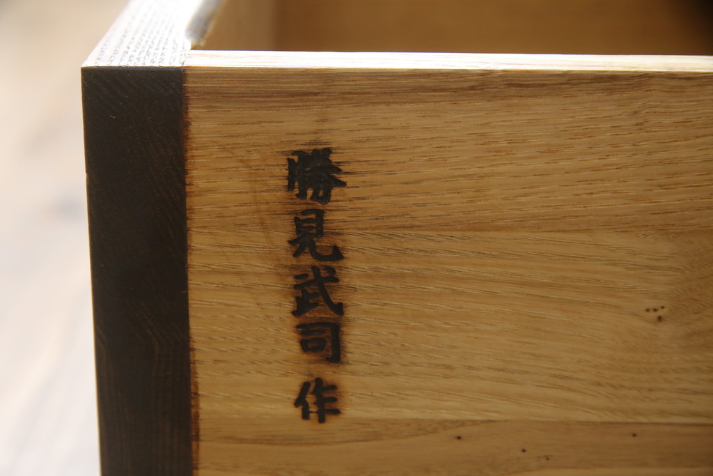 中古　頑固おやじ　勝見武司作　総栗材　個性的な木目が魅力のテレビ台(テレビボード、ローボード、収納棚、引き出し)(R-063113)