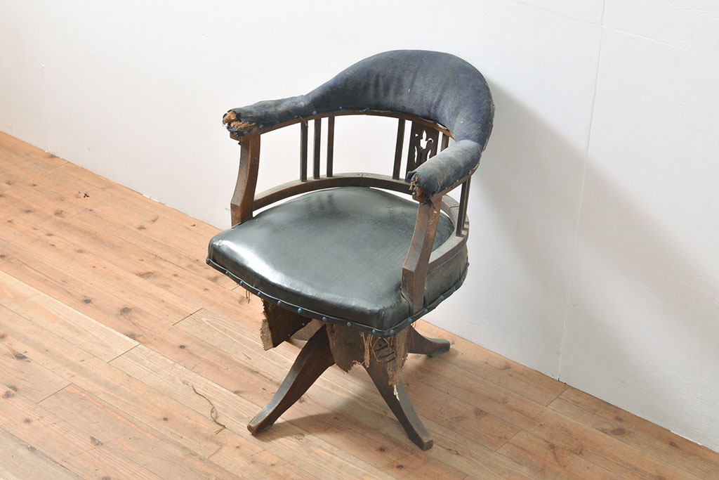 和製アンティーク　大正ロマン　ナラ材　レトロな佇まいが目を引く回転椅子(ドクターチェア、デスクチェア、回転イス、アームチェア)(R-053094)