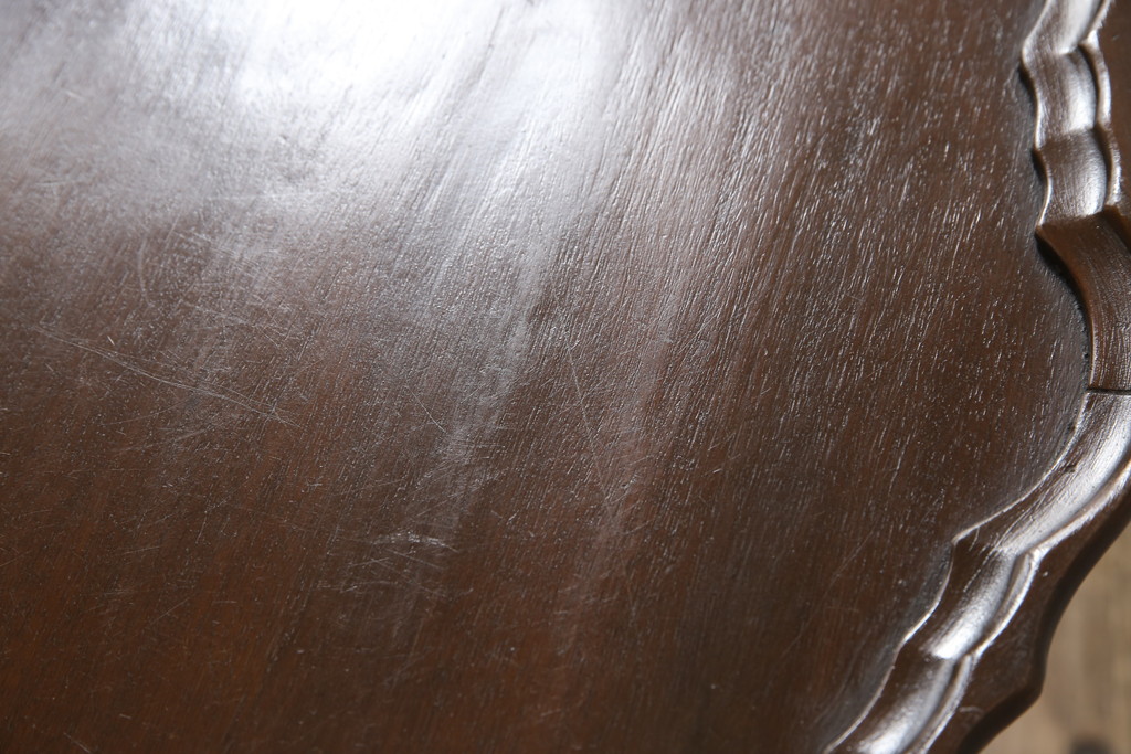 アメリカビンテージ　マホガニー材　天板と脚の凝った造りが魅力的なコーヒーテーブル(カフェテーブル、サイドテーブル、ラウンドテーブル、ヴィンテージ)(R-061296)