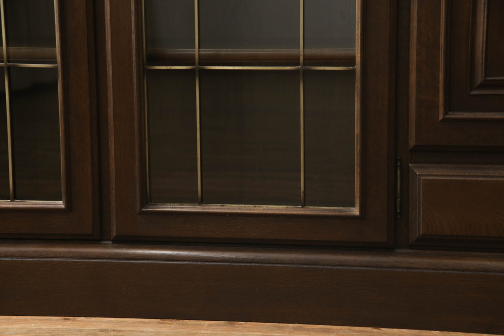 中古　美品　カリモク家具(karimoku)　ドマーニ(domani)　シックな色合いと凝った面取りデザインがクラシカルな雰囲気を醸し出すサイドボード(サイドキャビネット、収納棚、戸棚、飾り棚)(R-062414)