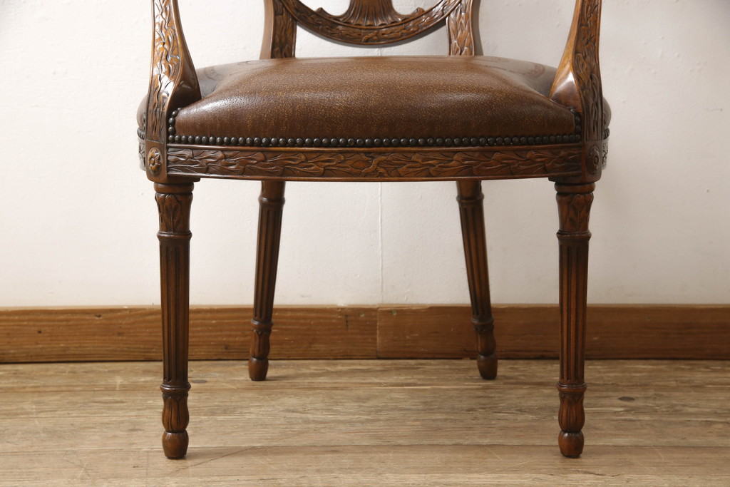 中古　美品　イギリス高級家具　THEODORE ALEXANDER(セオドア・アレキサンダー)　滑らかな曲線と細やかな彫刻が美しいアームチェア(ダイニングチェア、椅子)(R-062734)