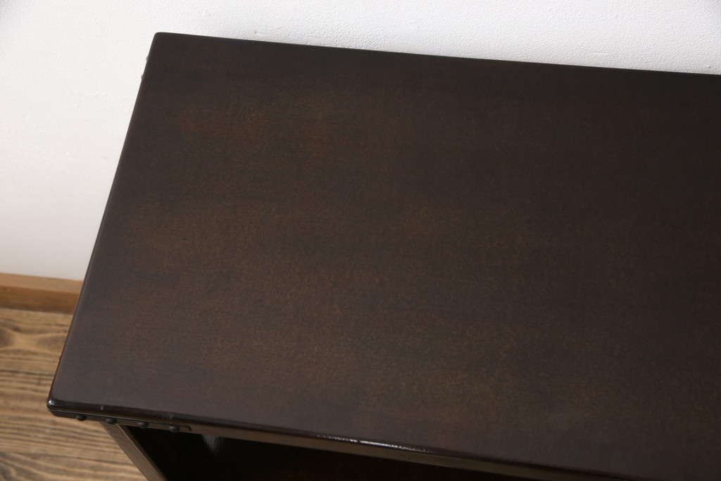 中古　美品　民芸城山　重厚な雰囲気漂う飾り棚(戸棚、収納棚、茶棚)(R-053820)