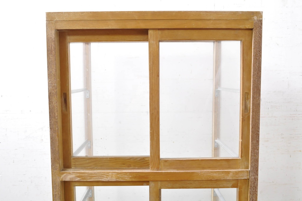 和製アンティーク　木枠　古い木枠がレトロな雰囲気づくりに活躍してくれるパン屋の縦型ガラスケース(ショーケース、飾り棚、陳列棚、店舗什器)(R-071294)