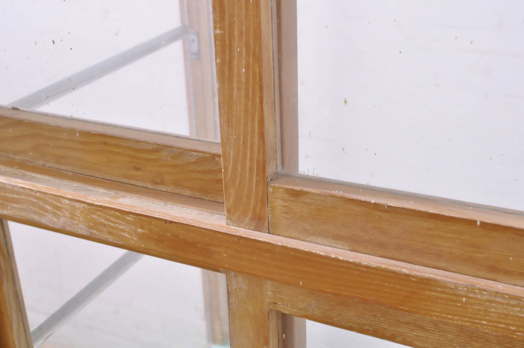 和製アンティーク　木枠　古い木枠がレトロな雰囲気づくりに活躍してくれるパン屋の縦型ガラスケース(ショーケース、飾り棚、陳列棚、店舗什器)(R-071294)