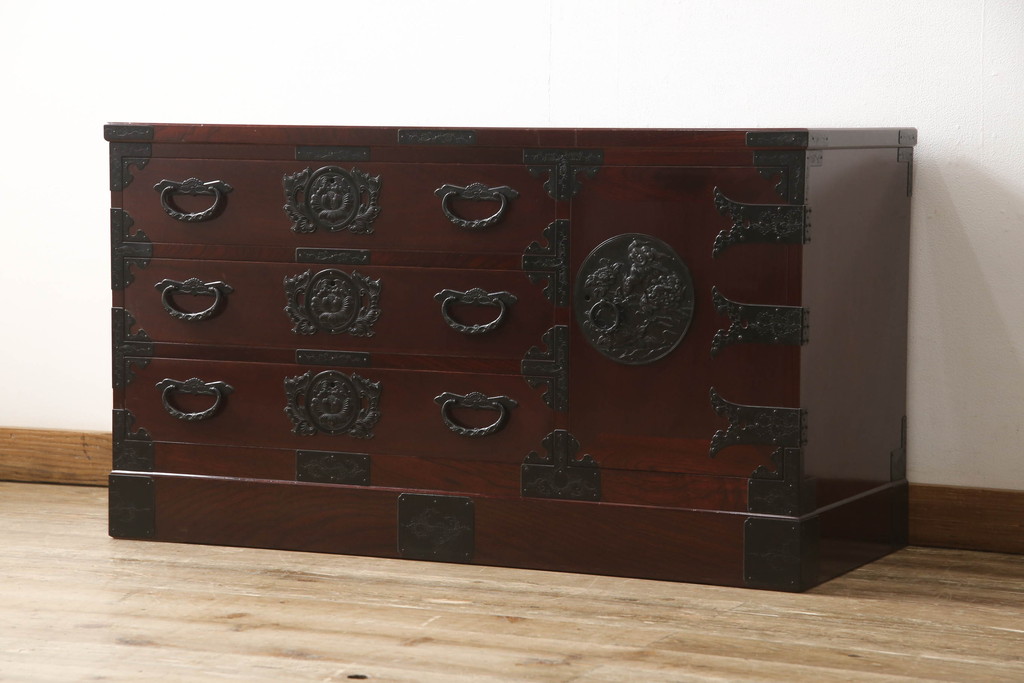 中古　美品　二本松工藝館　田中家具　重厚感ある佇まいが魅力的な収納箪笥(サイドボード、和タンス、整理箪笥、引き出し)(R-059191)