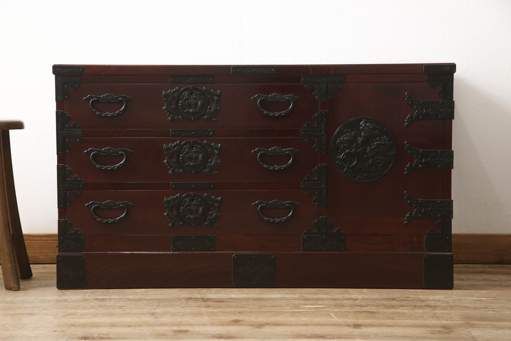 中古　美品　二本松工藝館　田中家具　重厚感ある佇まいが魅力的な収納箪笥(サイドボード、和タンス、整理箪笥、引き出し)(R-059191)