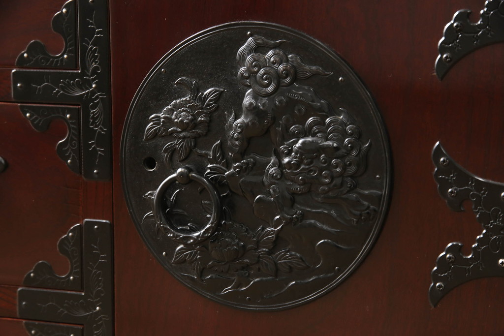 中古　美品　二本松工藝館　田中家具　重厚感ある佇まいが魅力的な収納箪笥(サイドボード、和タンス、整理箪笥、引き出し)(R-059191)