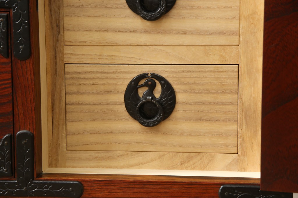 中古　美品　岩谷堂箪笥　力強い木目と重厚な金具が魅力的な収納箪笥(和タンス、引き出し、整理箪笥)(R-059168)