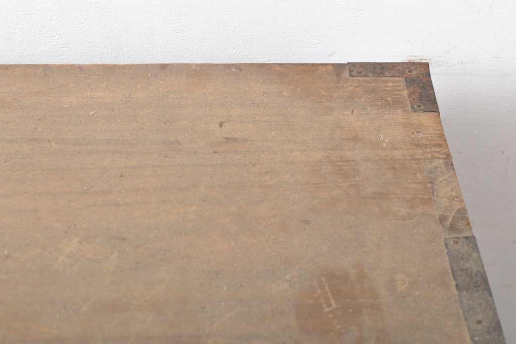 和製アンティーク　三方桐材　渋い佇まいが目を引く小振りな帳場箪笥(引き出し、和タンス、収納箪笥、チェスト)(R-054400)
