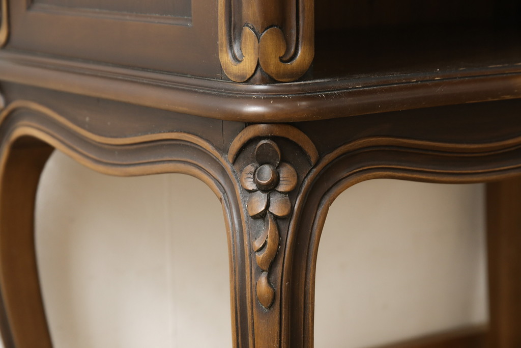 中古　カリモク家具(karimoku)　domani(ドマーニ)　Louis(ルイ)XVシリーズ　優雅なレリーフが上品なサイドテーブル(コーヒーテーブル、飾り台、花台)(R-059840)