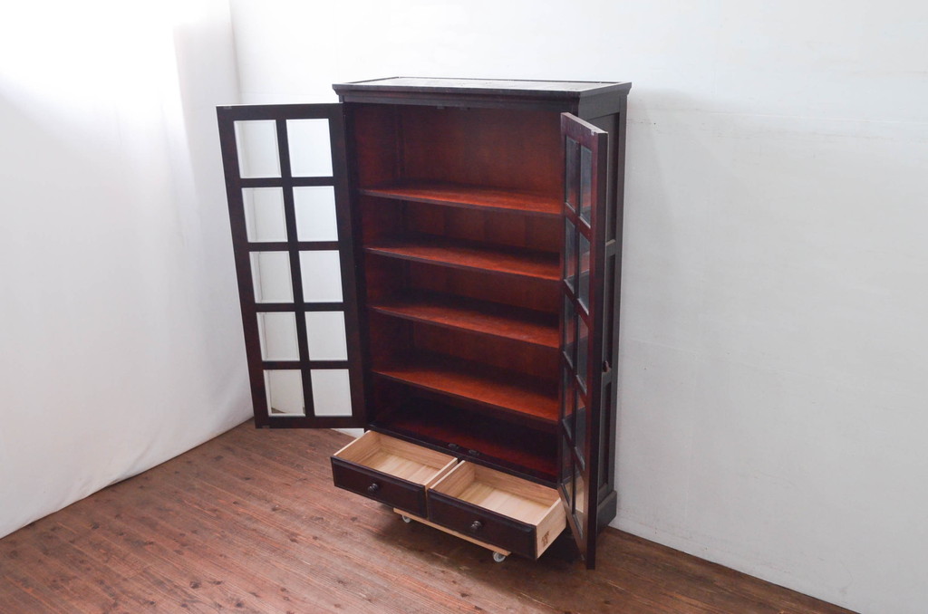 中古　北海道民芸家具　和洋どちらのお部屋にも馴染むブックケース(本箱、書棚、収納棚、戸棚、キャビネット、飾り棚)(R-078150)
