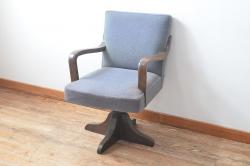 中古　美品　Cassina(カッシーナ)　Le Corbusier(ル・コルビュジエ)　LC7　7 FAUTEUIL TOURNANT, DURABLE　造形美あるデザインと座り心地の良いスウィベルチェア(回転椅子、ダイニングチェア、イス)(定価約58万円)(R-068575)