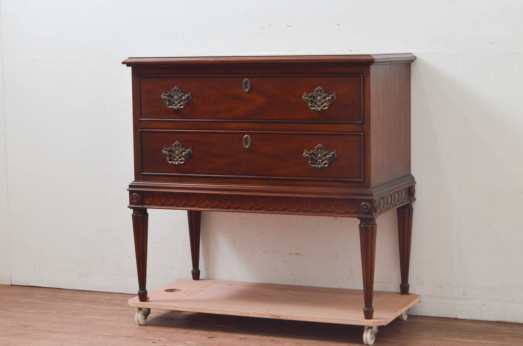 中古　美品　DREXEL HERITAGE(ドレクセルヘリテイジ)　Covington Park Collection(コヴィントンパークコレクション)　マホガニー材　クラシカルな佇まいが目を惹くサイドボード(サイドチェスト、コンソールテーブル)(R-078158)