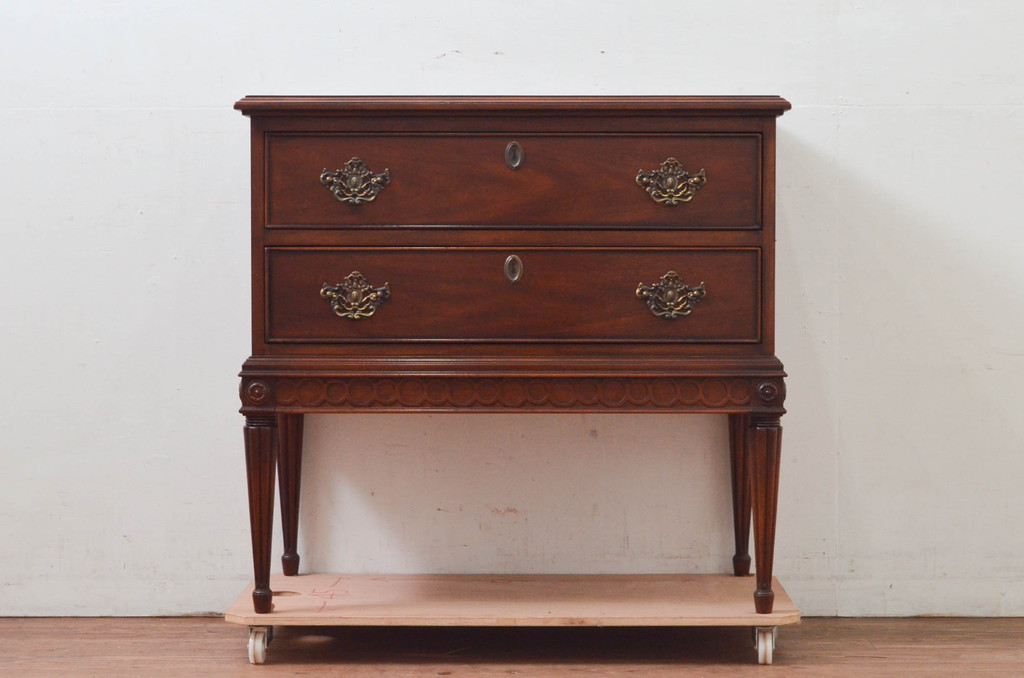中古　美品　DREXEL HERITAGE(ドレクセルヘリテイジ)　Covington Park Collection(コヴィントンパークコレクション)　マホガニー材　クラシカルな佇まいが目を惹くサイドボード(サイドチェスト、コンソールテーブル)(R-078158)