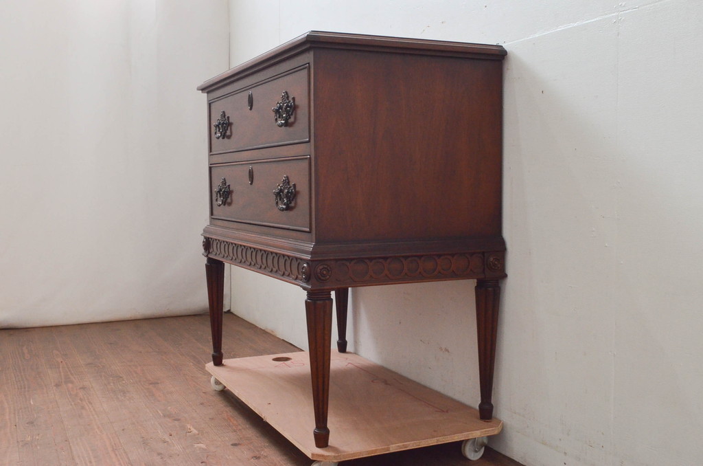 中古　美品　DREXEL HERITAGE(ドレクセルヘリテイジ)　Covington Park Collection(コヴィントンパークコレクション)　マホガニー材　クラシカルな佇まいが目を惹くサイドボード(サイドチェスト、コンソールテーブル)(R-078158)