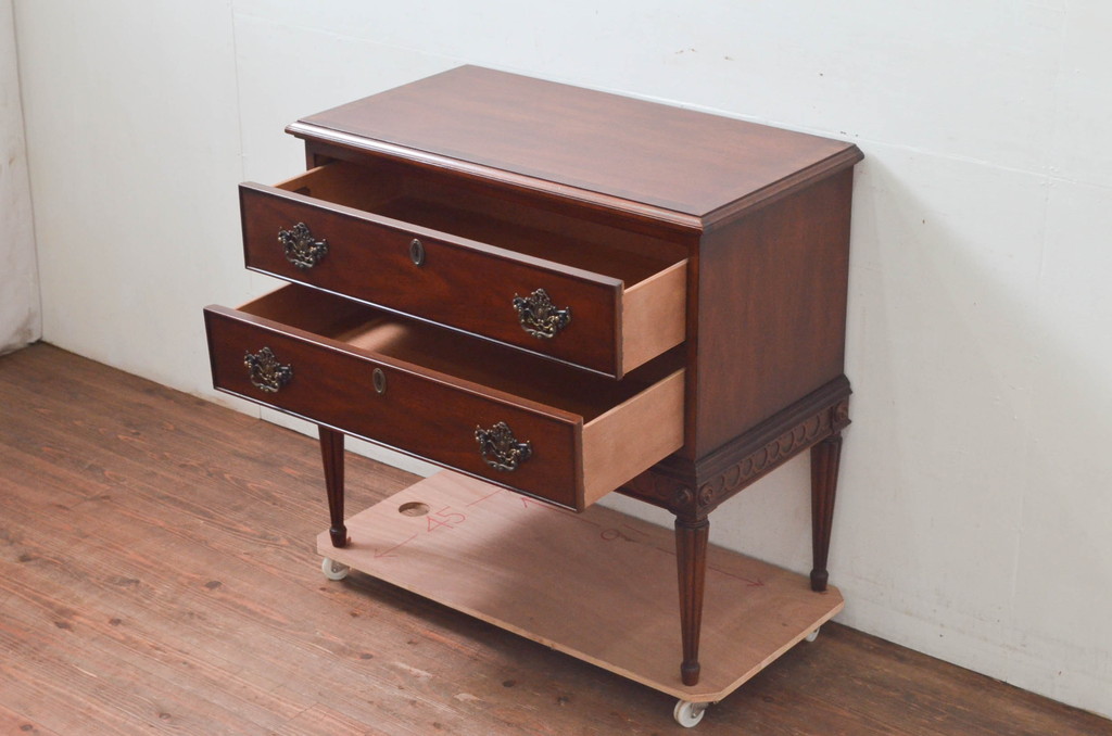 中古　美品　DREXEL HERITAGE(ドレクセルヘリテイジ)　Covington Park Collection(コヴィントンパークコレクション)　マホガニー材　クラシカルな佇まいが目を惹くサイドボード(サイドチェスト、コンソールテーブル)(R-078158)