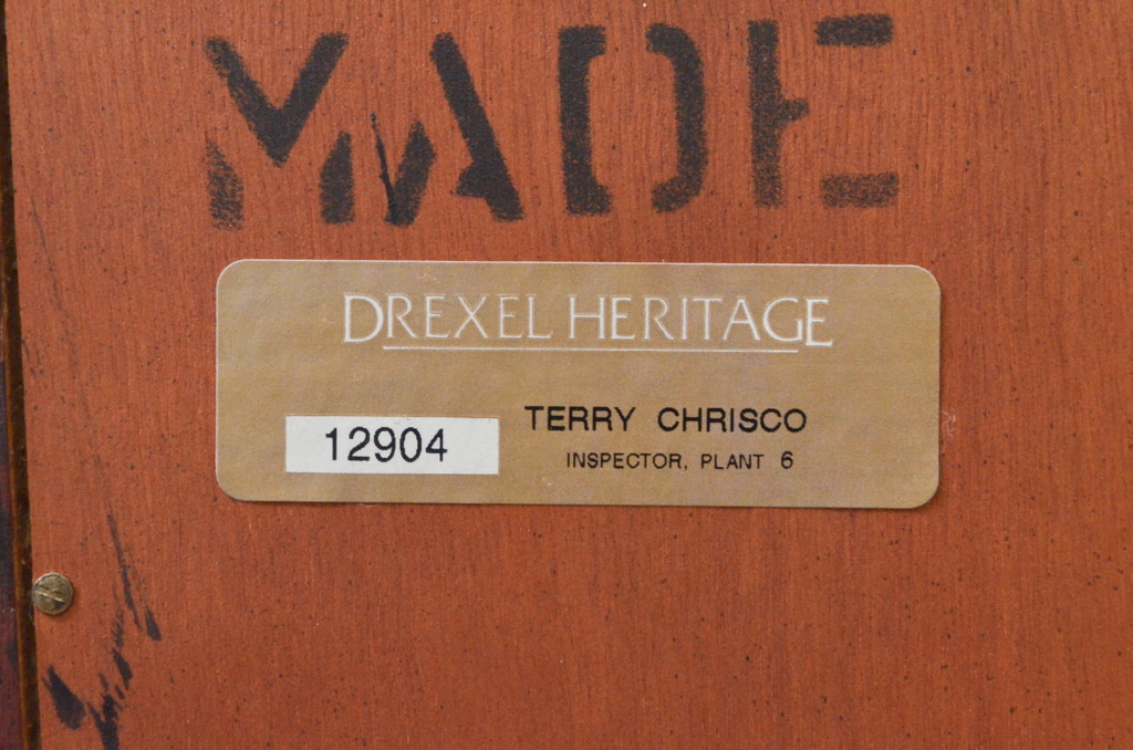 中古　美品　DREXEL HERITAGE(ドレクセルヘリテイジ)　Covington Park Collection(コヴィントンパークコレクション)　マホガニー材　クラシカルな佇まいが目を惹くサイドボード(サイドチェスト、コンソールテーブル)(R-078158)
