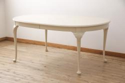 【セミオーダー家具実例】マホガニー材製のエクステンションテーブルに高品質リペアを施しました。お色はアンティークホワイトでペイントして仕上げました。(ダイニングテーブル)