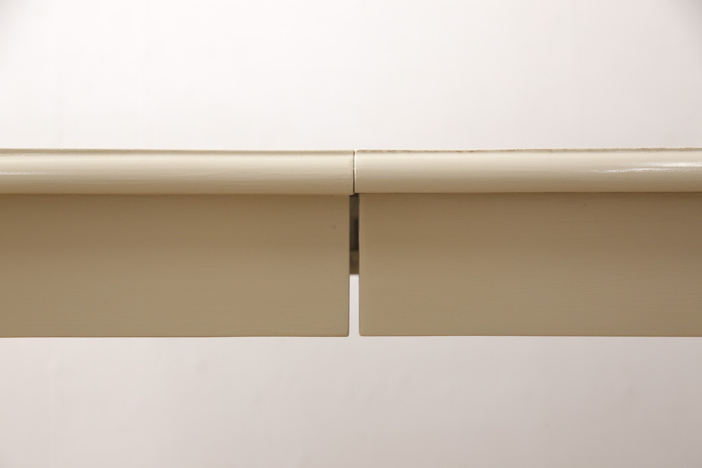 【セミオーダー家具実例】マホガニー材製のエクステンションテーブルに高品質リペアを施しました。お色は同時購入のチェアに合わせて仕上げました。(ダイニングテーブル)