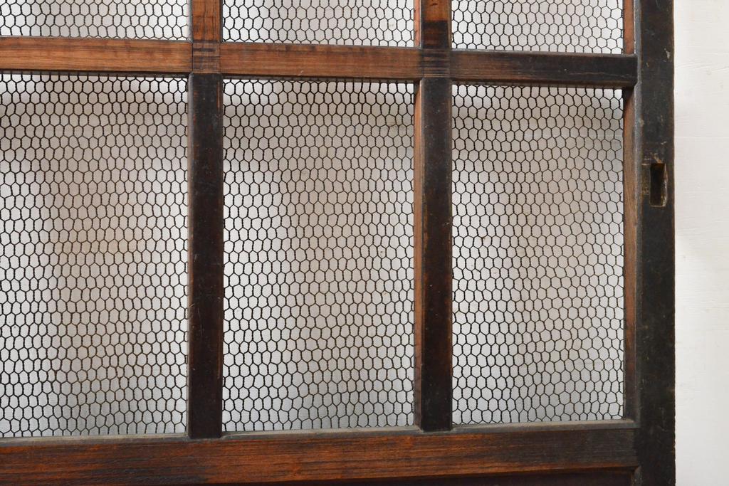 アンティーク建具　総欅(ケヤキ)材　和の貫禄を漂わせる金網入り格子蔵戸1枚(きつね格子、狐格子、玄関戸、引き戸、建具、格子戸、マス目、升目)(R-059223)