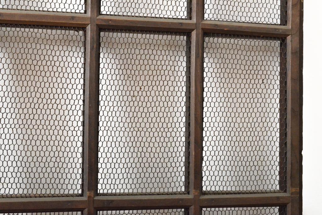 アンティーク建具　総欅(ケヤキ)材　和の貫禄を漂わせる金網入り格子蔵戸1枚(きつね格子、狐格子、玄関戸、引き戸、建具、格子戸、マス目、升目)(R-059223)
