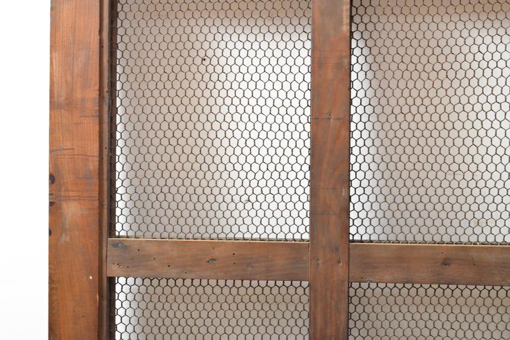 アンティーク建具　赤みがかった木色と大きな金具が目を引く格子蔵戸1枚(きつね格子、狐格子、玄関戸、引き戸、建具、格子戸、マス目、升目)(R-059224)