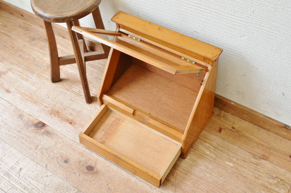 アンティーク家具　可愛いデザイン!アンティーク卓上ガラスケース