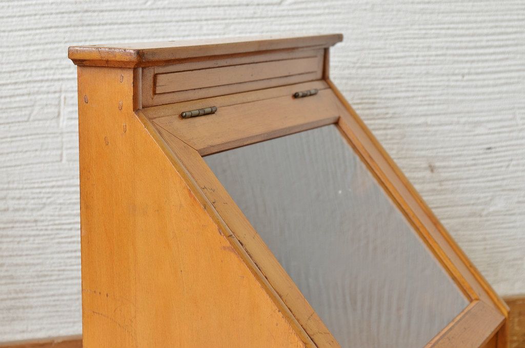 アンティーク家具　可愛いデザイン!アンティーク卓上ガラスケース