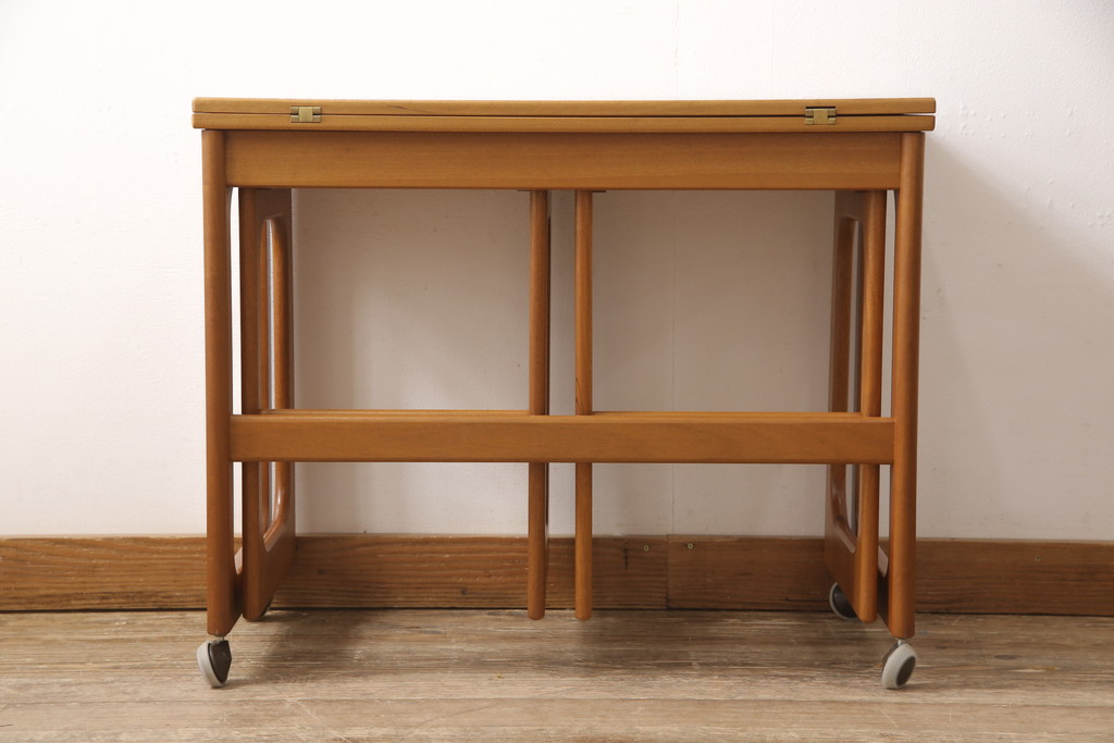ヴィンテージ家具　北欧スタイル　 A.H McINTOSH(マッキントッシュ)　 チーク材製の多機能なネストテーブル(エクステンションテーブル、サイドテーブル、ビンテージ)(R-050173)