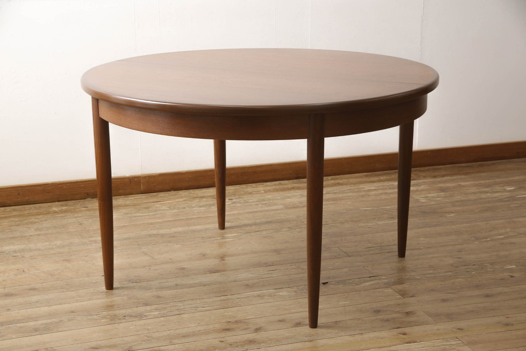 イギリスビンテージ　G-PLAN(ジープラン)　木の温もりが感じられるダイニングテーブル(エクステンションテーブル、拡張式テーブル、ラウンドテーブル、2人掛け、4人掛け、6人掛け、ヴィンテージ、北欧)(R-064840)