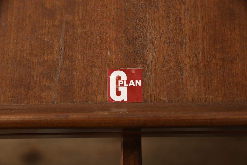 イギリスビンテージ　G-PLAN(ジープラン)　木の温もりが感じられるダイニングテーブル(エクステンションテーブル、拡張式テーブル、ラウンドテーブル、2人掛け、4人掛け、6人掛け、ヴィンテージ、北欧)(R-064840)