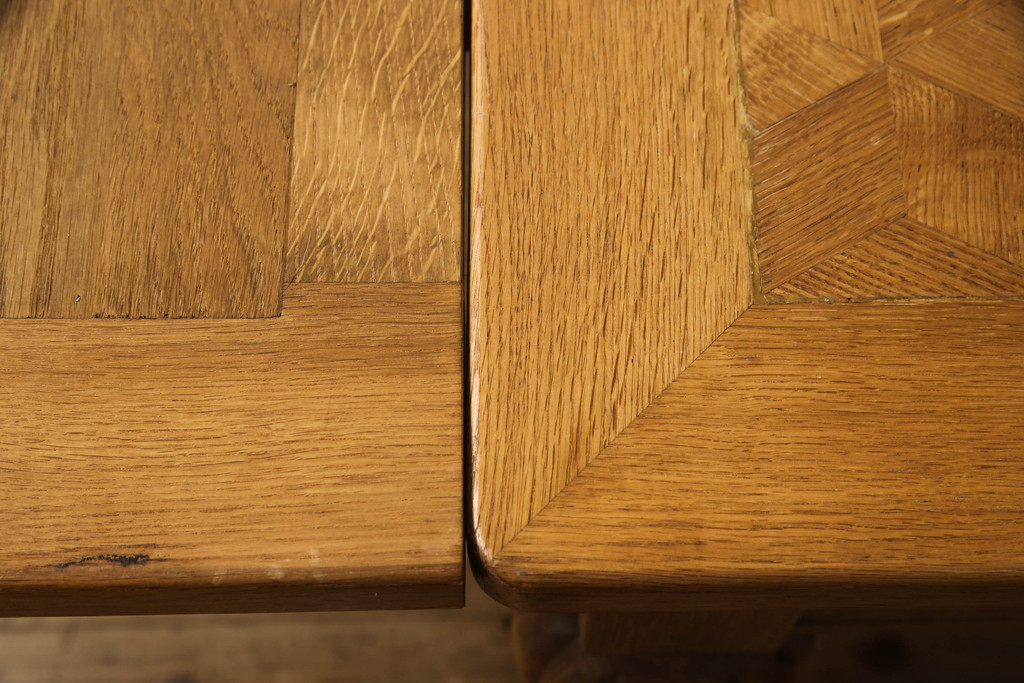 イギリスアンティーク　オーク材　パーケット天板がお洒落なドローリーフテーブル(エクステンションテーブル、ダイニングテーブル、4人掛け、6人掛け、8人掛け、食卓)(R-064660)