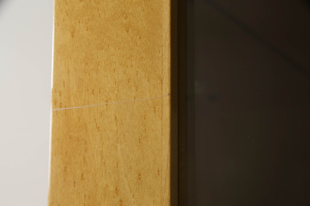 中古　美品　バーズアイメープル　SPRENDOR(スプレンダー)　特徴的な杢目と直線的なデザインが美しいキャビネット(飾り棚、陳列棚、キュリオケース、ガラスケース)(定価約80万円)(R-070317)
