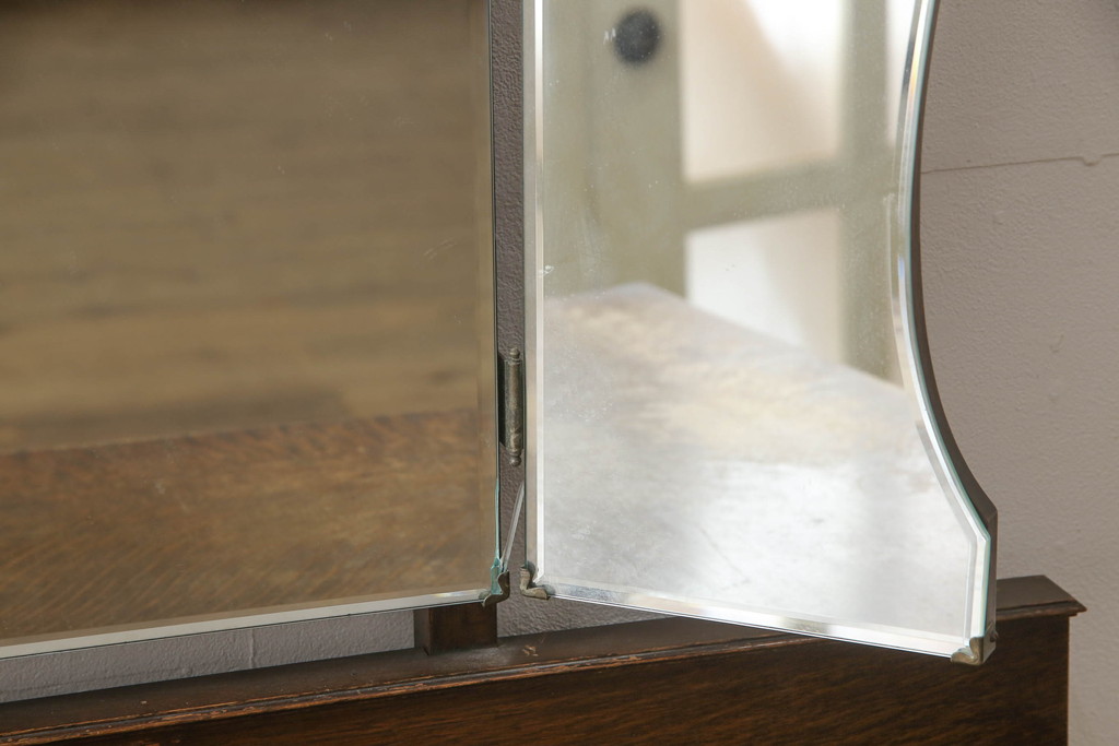 イギリスアンティーク　オーク材　品のある猫脚のデザインがお洒落な三面鏡のドレッサー(鏡台、化粧台、ミラー)(R-064661)