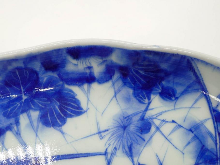 明治期　伊万里　染付　輪花型　約38cm　1尺2寸　丹念に絵付けされた花鳥や海老の図が見事な大皿(尺皿、陶器、エビ、海老、えび、風景、花鳥図、山水図、和食器、和皿、一尺二寸)(R-078890)