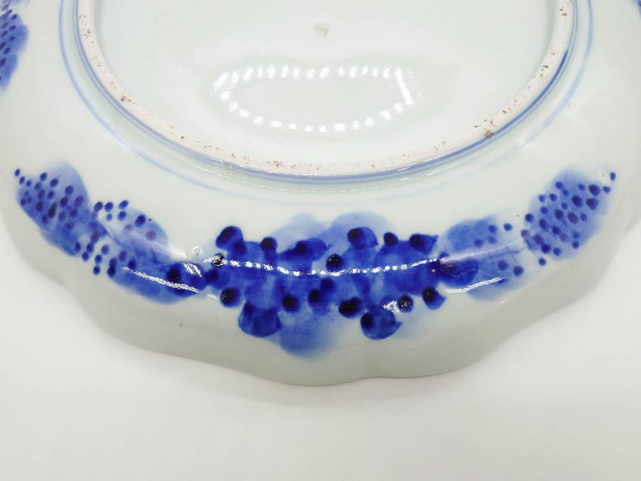 明治期　伊万里　染付　輪花型　約38cm　1尺2寸　丹念に絵付けされた花鳥や海老の図が見事な大皿(尺皿、陶器、エビ、海老、えび、風景、花鳥図、山水図、和食器、和皿、一尺二寸)(R-078890)