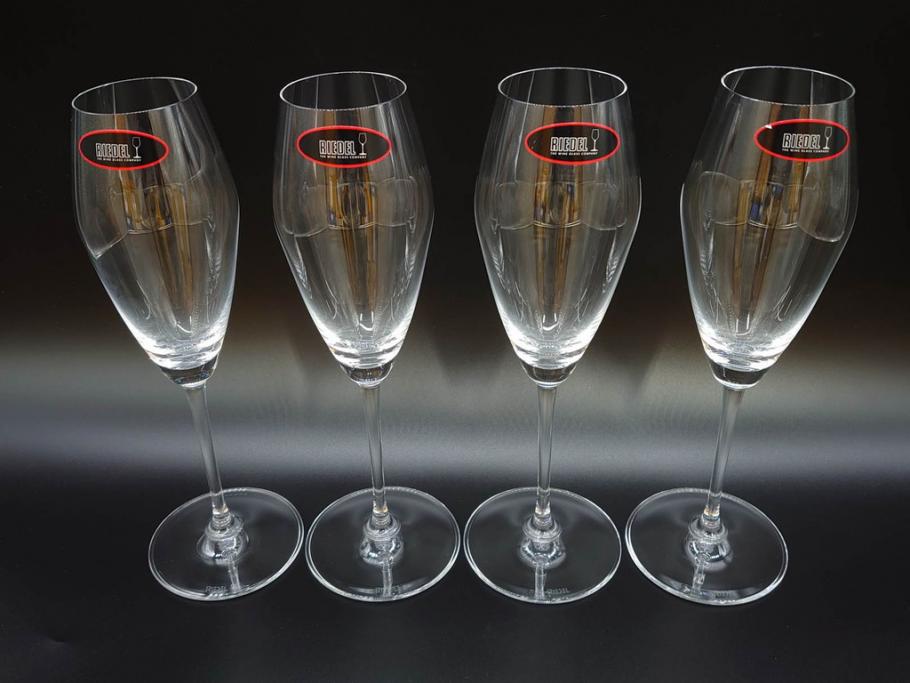未使用品　オーストリア　RIEDEL(リーデル)　ヴィノム　エクストリーム　美しいフォルムが気品漂うグラス4客セット(シャンパーニュ、箱付き)(R-073038)