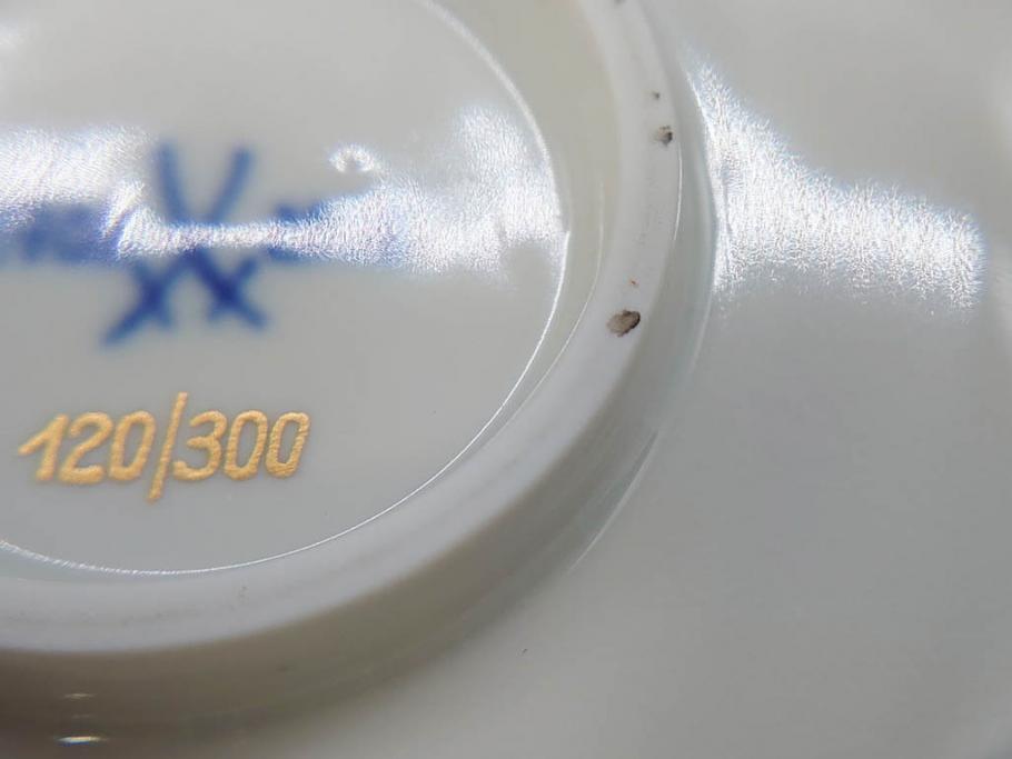 超稀少　ドイツ　マイセン　Meissen　金彩ゴールド×ホワイト　ボウル&磁器メダルセット(300Jahre europaisches porzellan、パゴダ?、人物、箱付き)(R-071812)