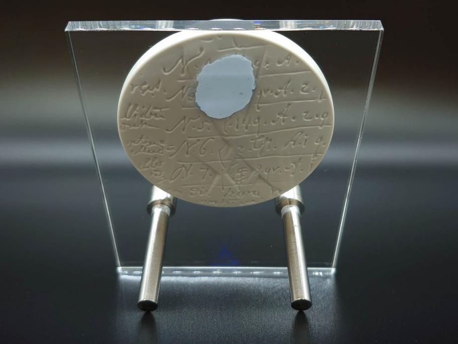 超稀少　ドイツ　マイセン　Meissen　金彩ゴールド×ホワイト　ボウル&磁器メダルセット(300Jahre europaisches porzellan、パゴダ?、人物、箱付き)(R-071812)