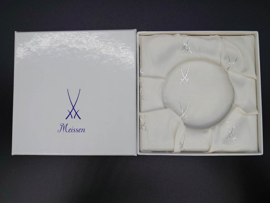 超稀少　ドイツ　マイセン　Meissen　金彩ゴールド×ホワイト　ボウル&磁器メダルセット(300Jahre europaisches porzellan、パゴダ?、人物、箱付き)(R-071812)