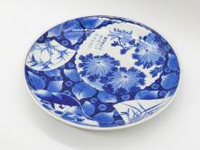明治期　伊万里　染付　窓絵　約40cm　1尺3寸　草花文が美しい大皿(菊?、陶器、尺皿、風景、和食器、和皿、一尺三寸)(R-078891)　