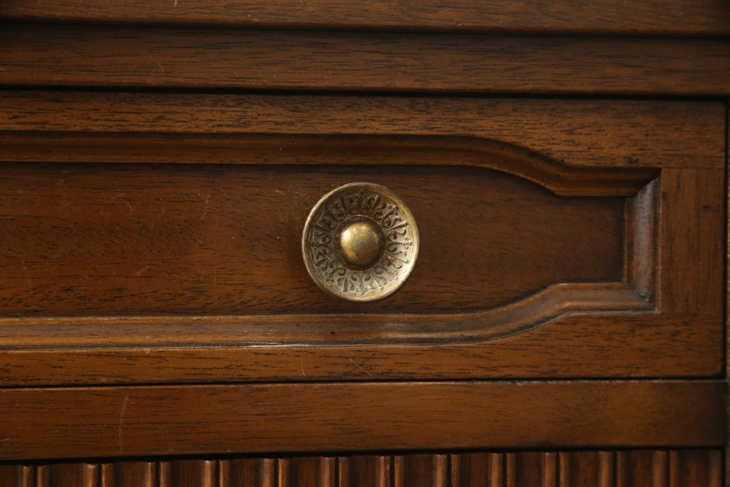 中古　DREXEL HERITAGE(ドレクセルヘリテイジ)　Triune(トライユン)　上品な佇まいが魅力のナイトテーブル(サイドテーブル、収納棚、戸棚、サイドキャビネット、花台、飾り台)(R-075937)